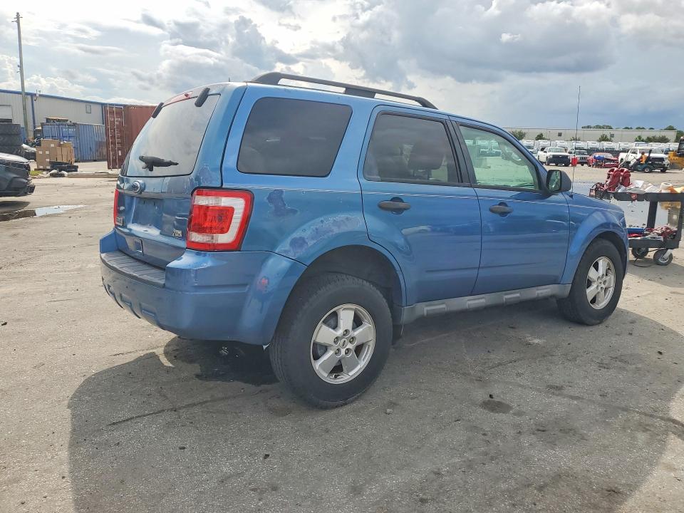 2010 Ford Escape მანქანა იყიდება აუქციონზე, vin: 1FMCU0DG9AKB89905, აუქციონის ნომერი: 68221786
