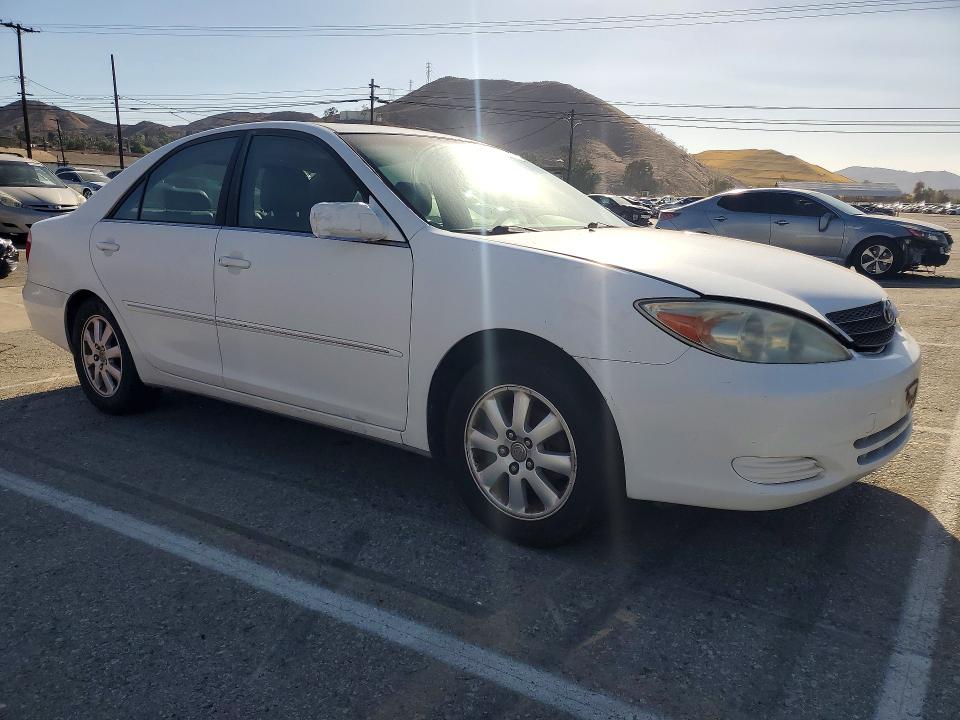 70557626 :رقم المزاد ، JTDBE30KX20106908 vin ، 2002 Toyota Camry مزاد بيع