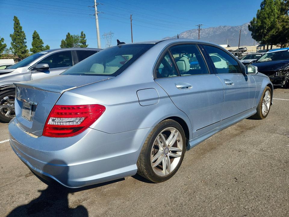 67541706 :رقم المزاد ، WDDGF4HBXDA869690 vin ، 2013 Mercedes-benz C مزاد بيع