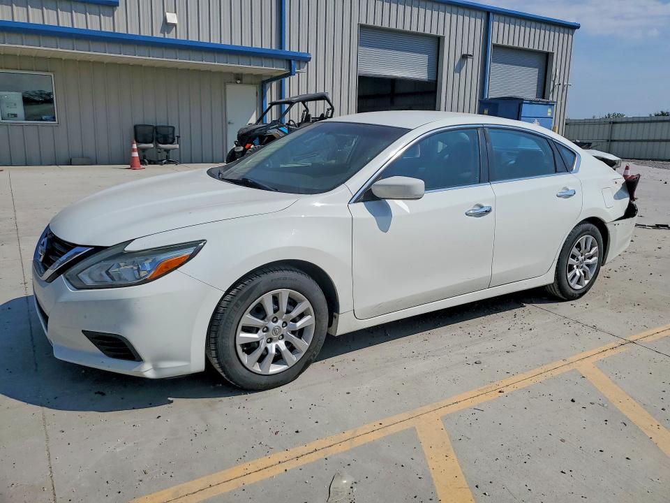 2016 Nissan Altima მანქანა იყიდება აუქციონზე, vin: 1N4AL3AP0GN313576, აუქციონის ნომერი: 68199736