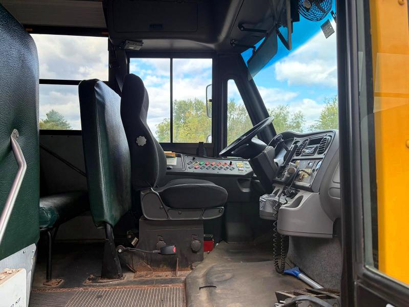 Продаж на аукціоні авто 2015 Freightliner Chassis, vin: 4UZABRDU7FCFW9496, номер лоту: 68632356