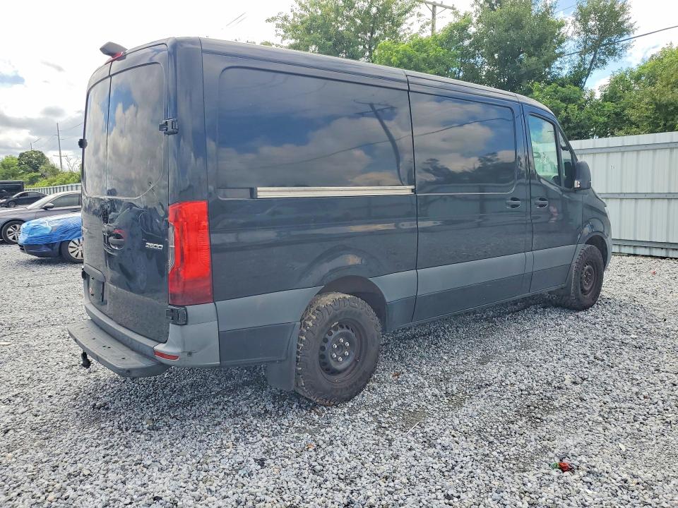 67395766 :رقم المزاد ، W1Y4EBHY3MT075087 vin ، 2021 Mercedes-benz Sprinter مزاد بيع