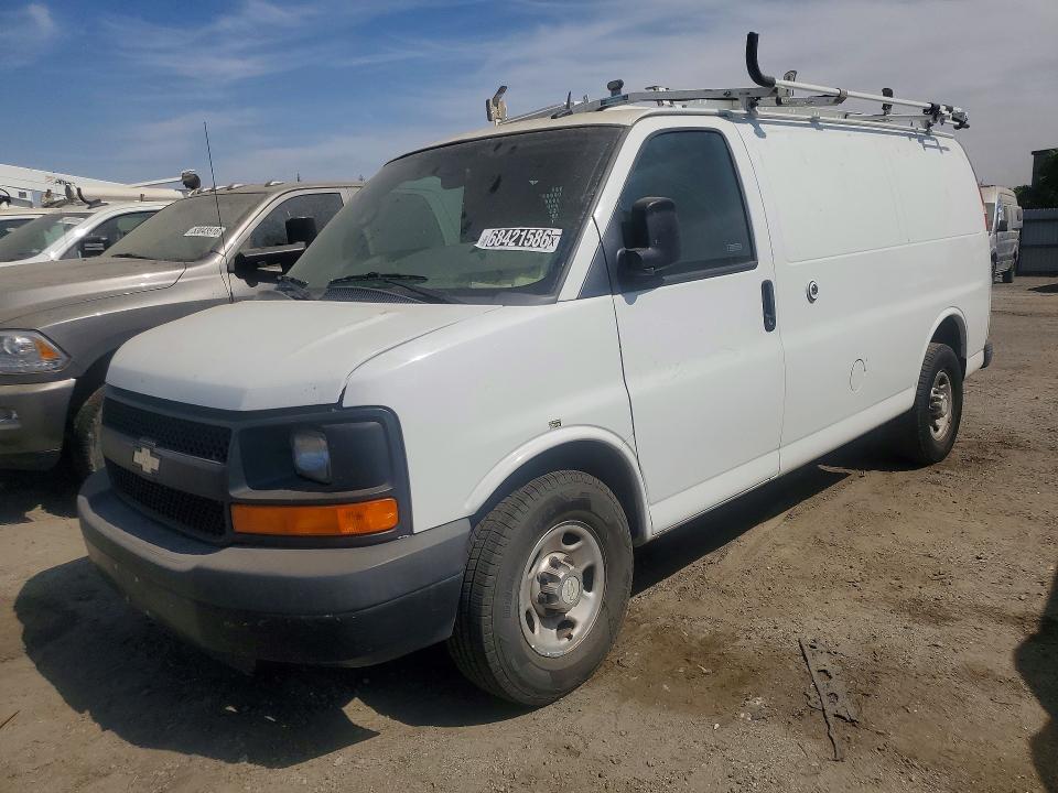 68421586 :رقم المزاد ، 1GCWGFCF7F1221977 vin ، 2015 Chevrolet Express مزاد بيع