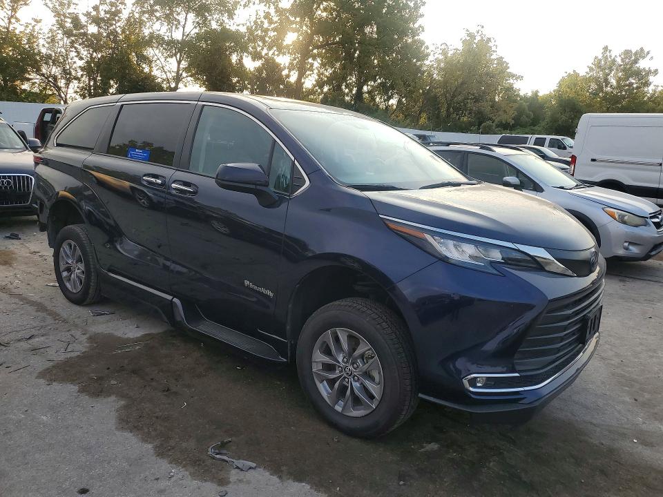 Продаж на аукціоні авто 2023 Toyota Sienna, vin: 5TDYRKEC1PS137656, номер лоту: 68681756