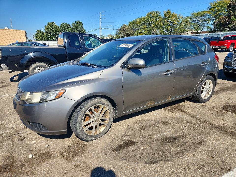 2011 Kia Forte5 მანქანა იყიდება აუქციონზე, vin: KNAFU5A21B5386880, აუქციონის ნომერი: 70996066