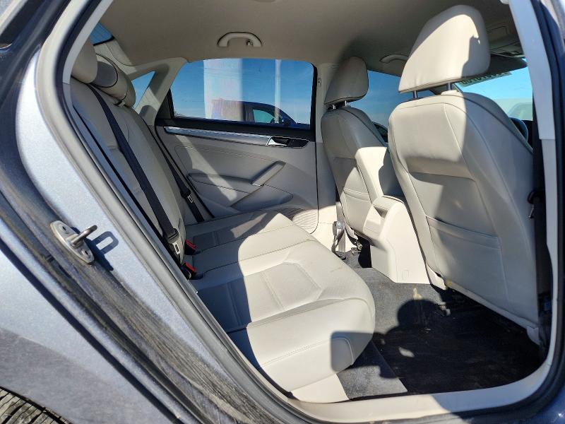 68373736 :رقم المزاد ، 1VWDT7A32HC033924 vin ، 2017 Volkswagen Passat مزاد بيع