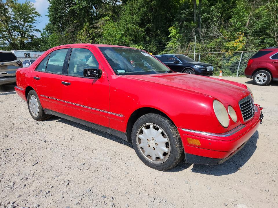 67178546 :رقم المزاد ، WDBJF65H9XA725961 vin ، 1999 Mercedes-benz E مزاد بيع