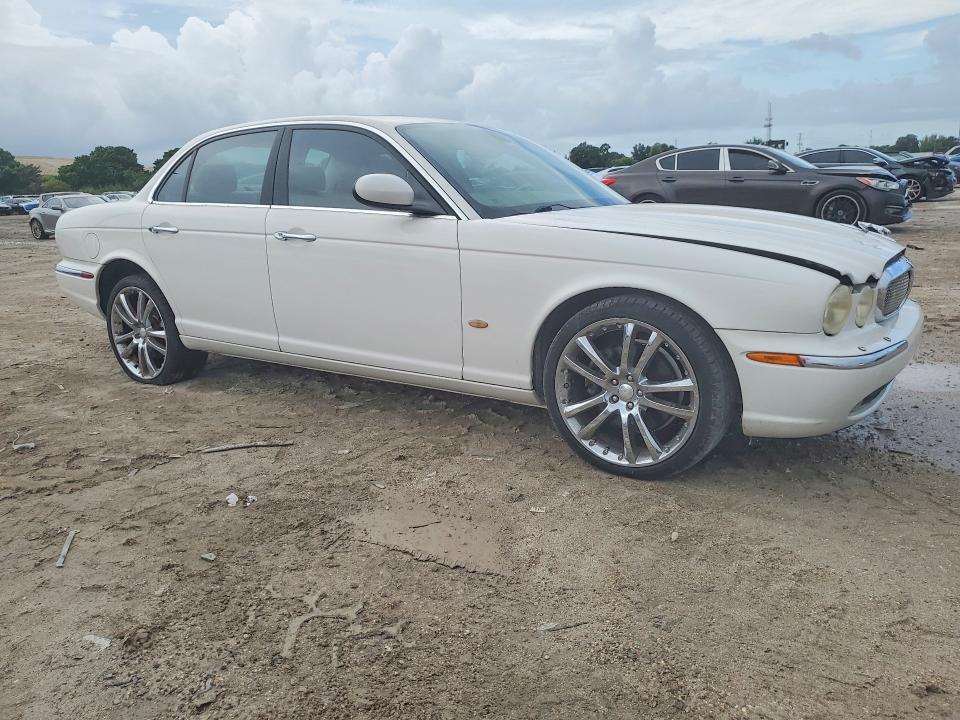 2006 Jaguar Xj8 მანქანა იყიდება აუქციონზე, vin: SAJWA71B86SH00348, აუქციონის ნომერი: 68160586
