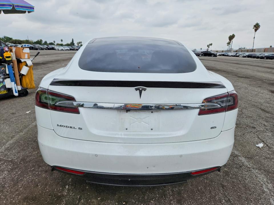 63731346 :رقم المزاد ، 5YJSA1H15EFP65027 vin ، 2014 Tesla Model S مزاد بيع