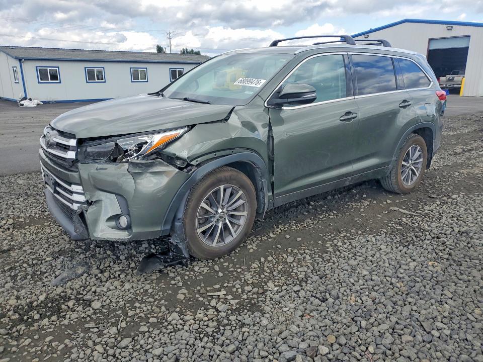 68099476 :رقم المزاد ، 5TDJZRFH5HS356528 vin ، 2017 Toyota Highlander مزاد بيع