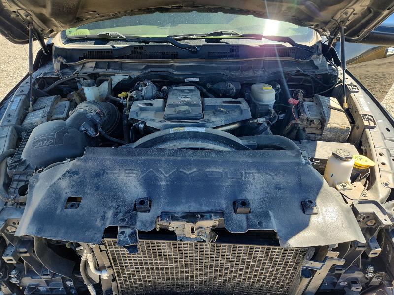 65890776 :رقم المزاد ، 3C6UR5LL2JG272810 vin ، 2018 Ram 2500 مزاد بيع