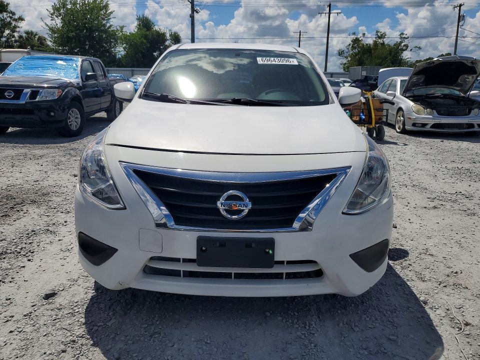 69643096 :رقم المزاد ، 3N1CN7AP7JK391454 vin ، 2018 Nissan Versa مزاد بيع
