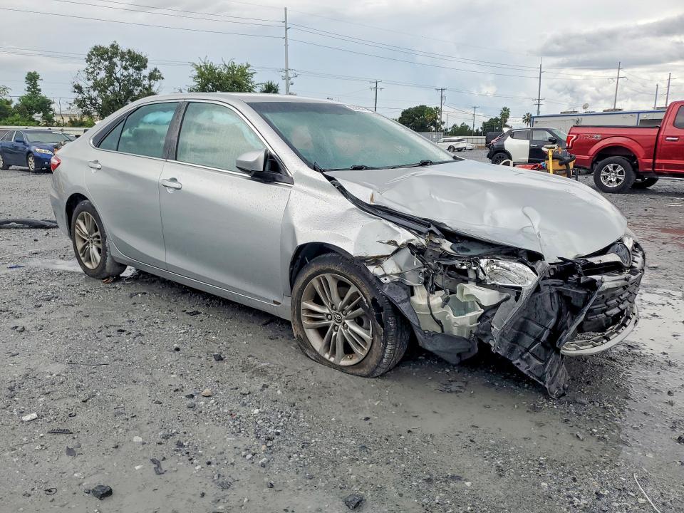 68200276 :رقم المزاد ، 4T1BF1FK1FU023886 vin ، 2015 Toyota Camry مزاد بيع