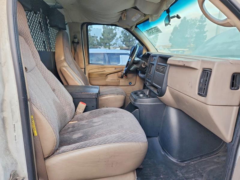 68579346 :رقم المزاد ، 1GCGG25V251256975 vin ، 2005 Chevrolet Express G2500 مزاد بيع