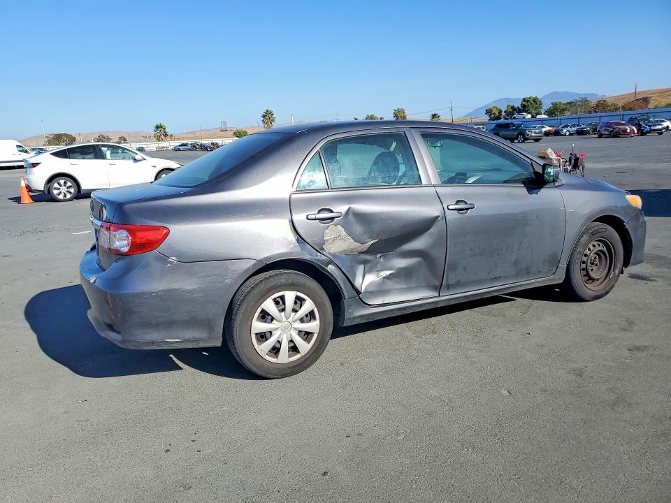 68977366 :رقم المزاد ، 5YFBU4EE4DP177476 vin ، 2013 Toyota Corolla مزاد بيع