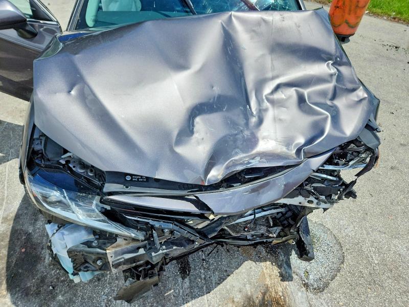 67884726 :رقم المزاد ، 4T1C11AK0NU646652 vin ، 2022 Toyota Camry مزاد بيع