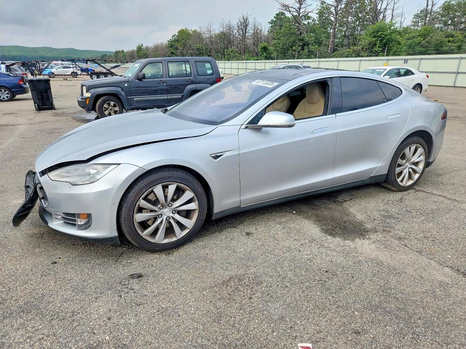 67115326 :رقم المزاد ، 5YJSA1H20FFP57069 vin ، 2015 Tesla Model S مزاد بيع