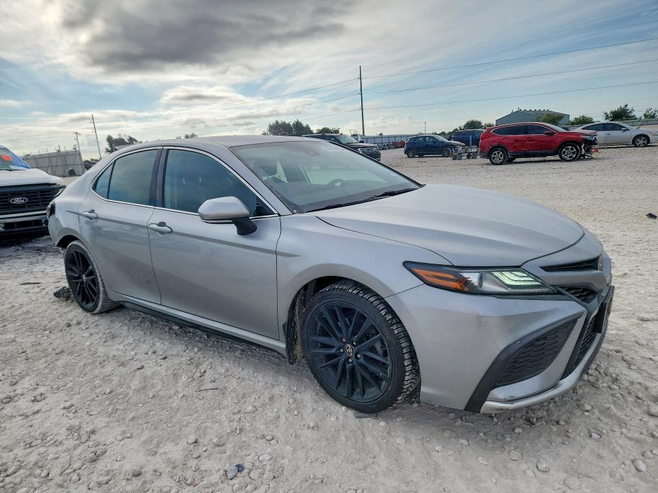 70628156 :رقم المزاد ، 4T1K61AKXMU443473 vin ، 2021 Toyota Camry مزاد بيع