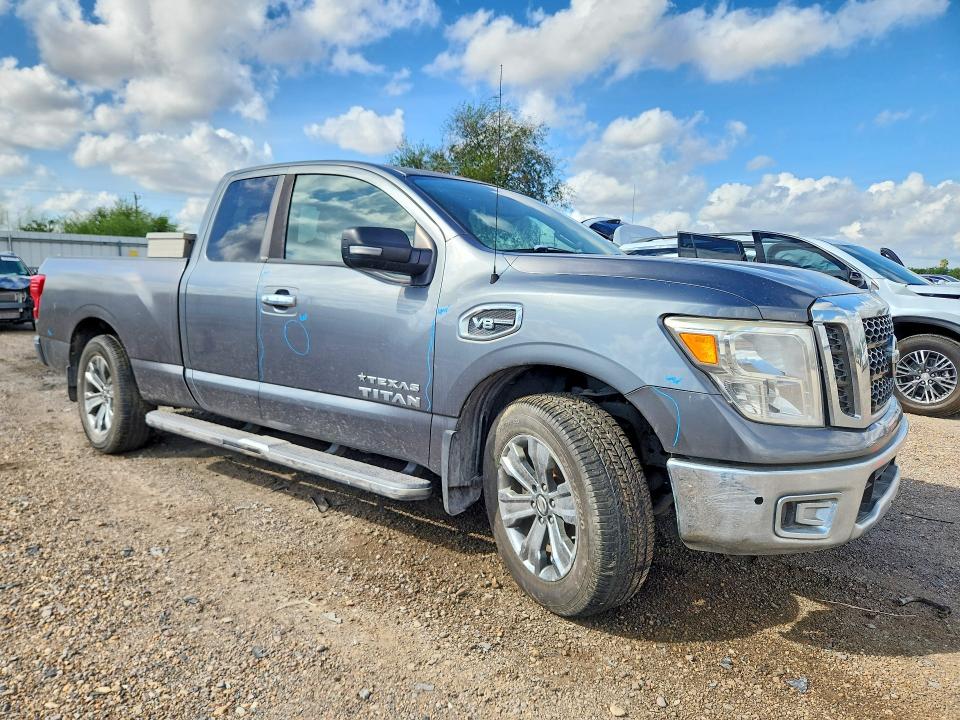 70437306 :رقم المزاد ، 1N6AA1C61HN572018 vin ، 2017 Nissan Titan مزاد بيع