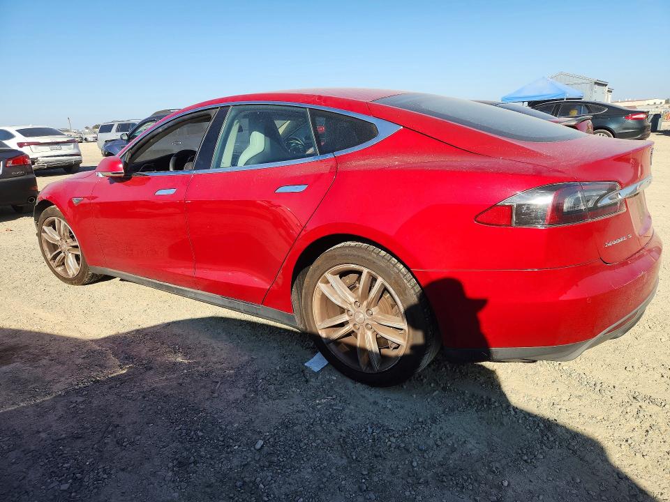69068866 :رقم المزاد ، 5YJSA1E20FF116086 vin ، 2015 Tesla Model S مزاد بيع