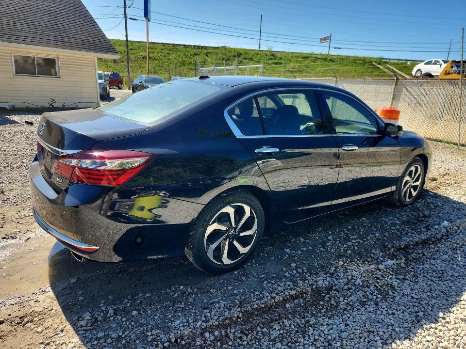 Продаж на аукціоні авто 2017 Honda Accord, vin: 1HGCR3F06HA017727, номер лоту: 68812536