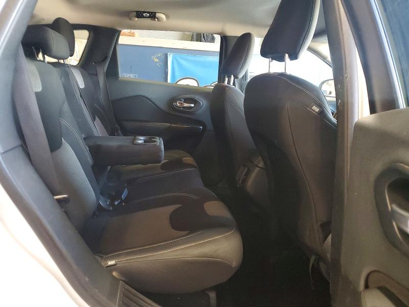 68148936 :رقم المزاد ، 1C4PJMCS8EW181577 vin ، 2014 Jeep Cherokee مزاد بيع