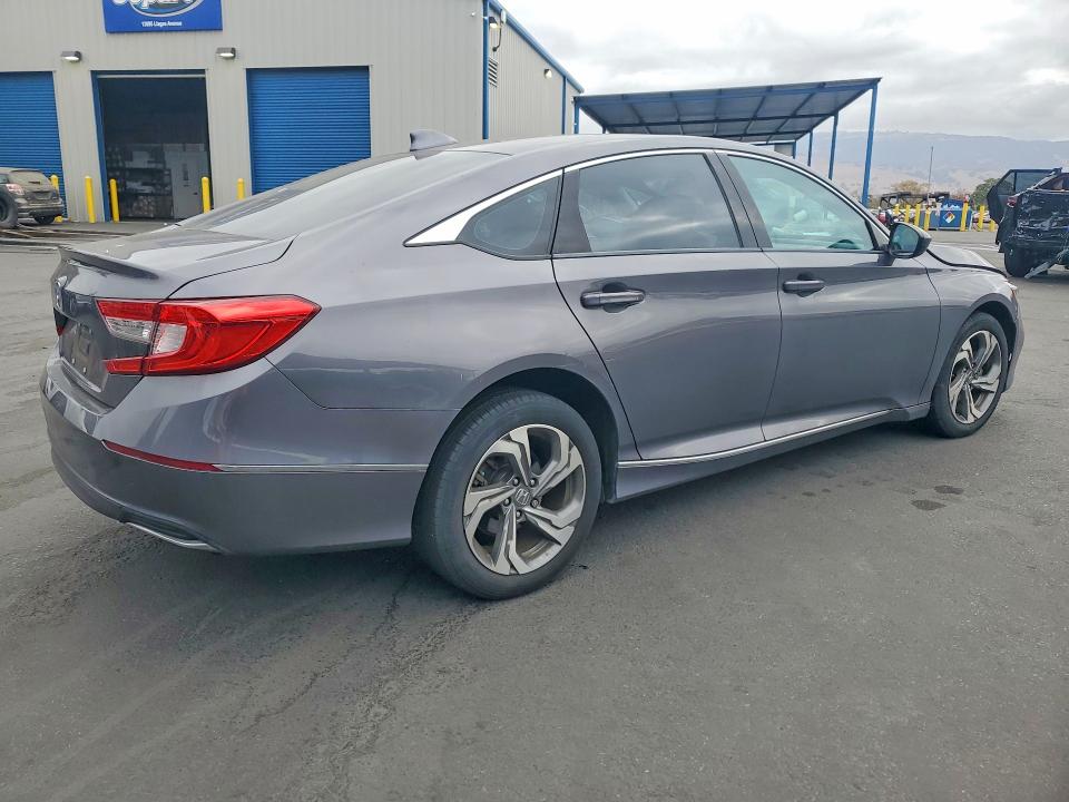 69389876 :رقم المزاد ، 1HGCV1F44JA216722 vin ، 2018 Honda Accord مزاد بيع