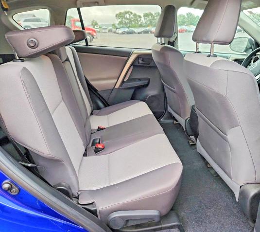 68271776 :رقم المزاد ، 2T3ZFREV8FW209831 vin ، 2015 Toyota Rav4 مزاد بيع