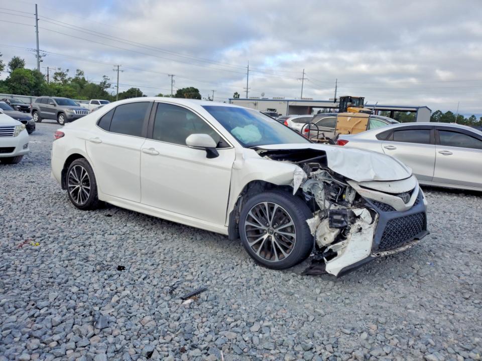 70539926 :رقم المزاد ، 4T1B11HK9JU612303 vin ، 2018 Toyota Camry مزاد بيع