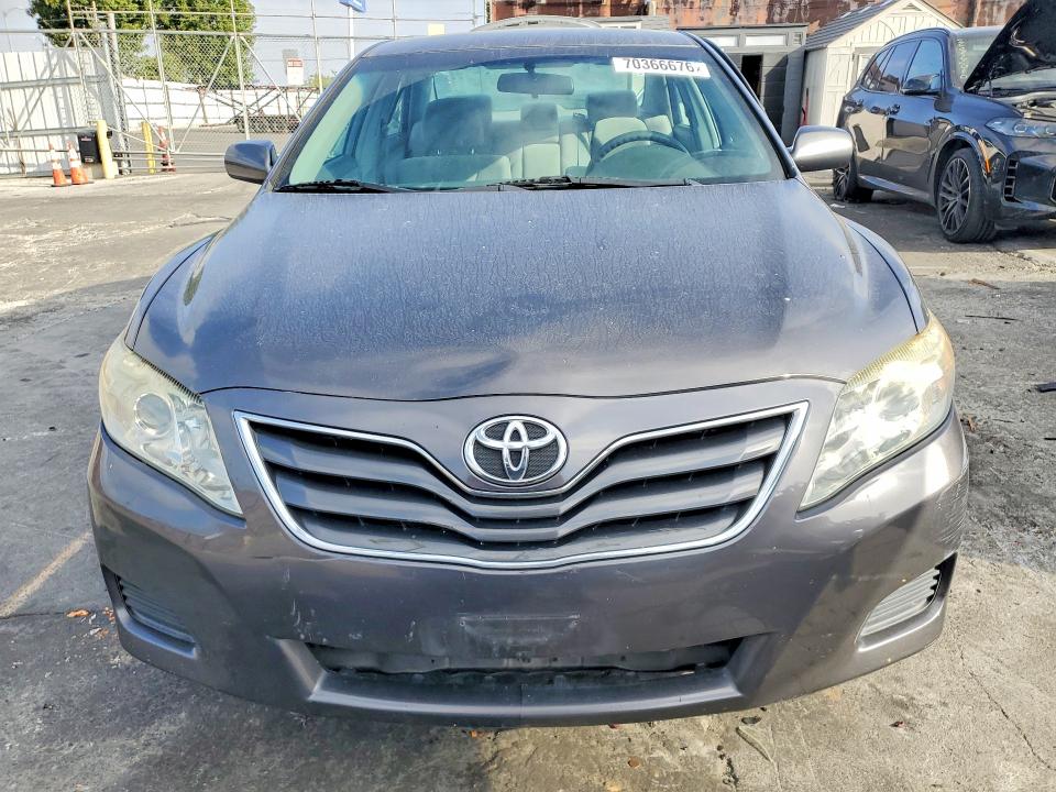 70366676 :رقم المزاد ، 4T4BF3EK0BR166471 vin ، 2011 Toyota Camry مزاد بيع