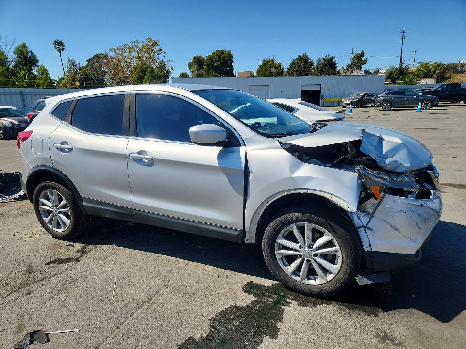 2017 Nissan Rogue Sport მანქანა იყიდება აუქციონზე, vin: JN1BJ1CP4HW029453, აუქციონის ნომერი: 69884106