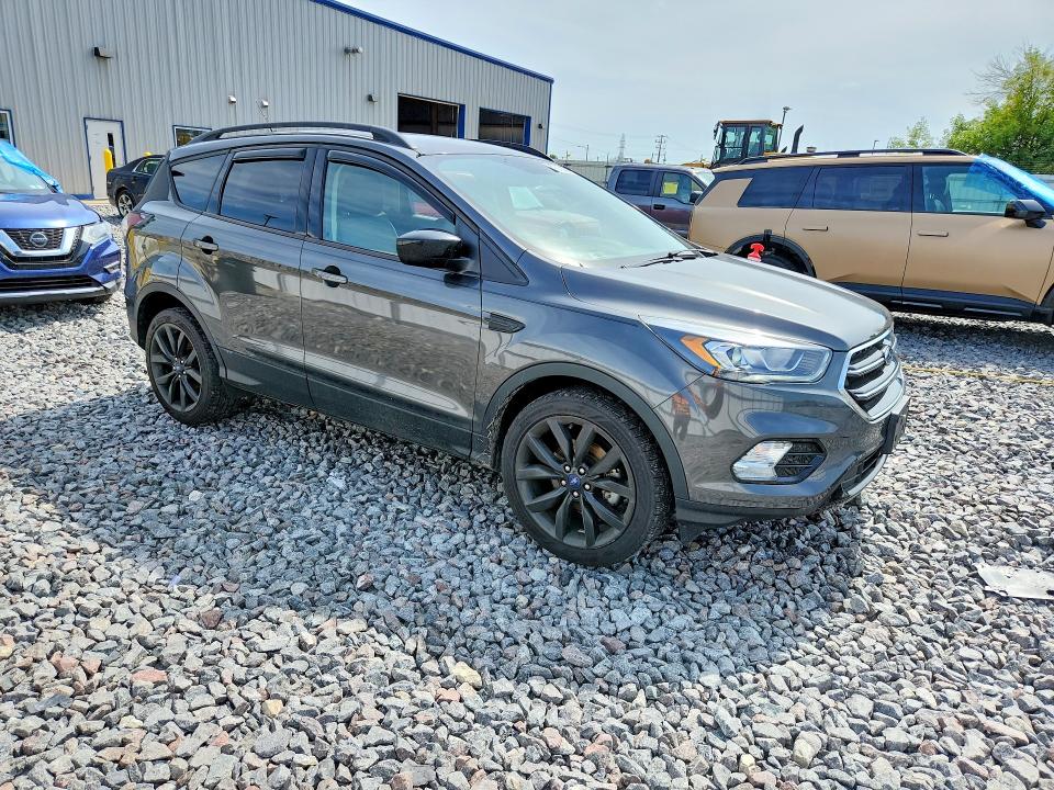 67869566 :رقم المزاد ، 1FMCU0GD8JUD01535 vin ، 2018 Ford Escape مزاد بيع