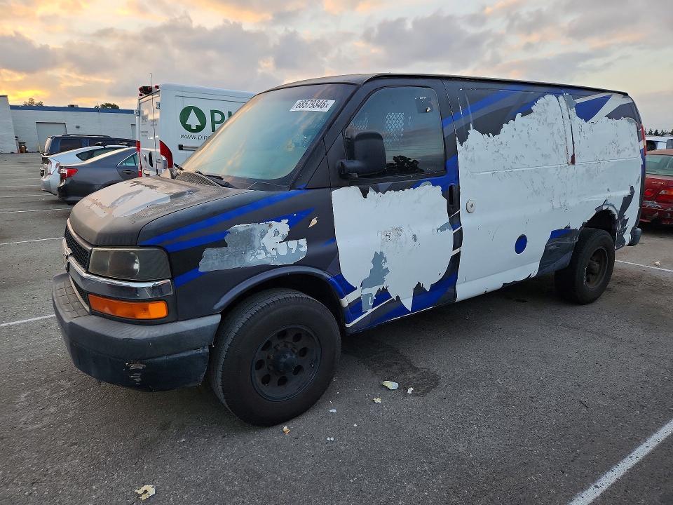 68579346 :رقم المزاد ، 1GCGG25V251256975 vin ، 2005 Chevrolet Express G2500 مزاد بيع