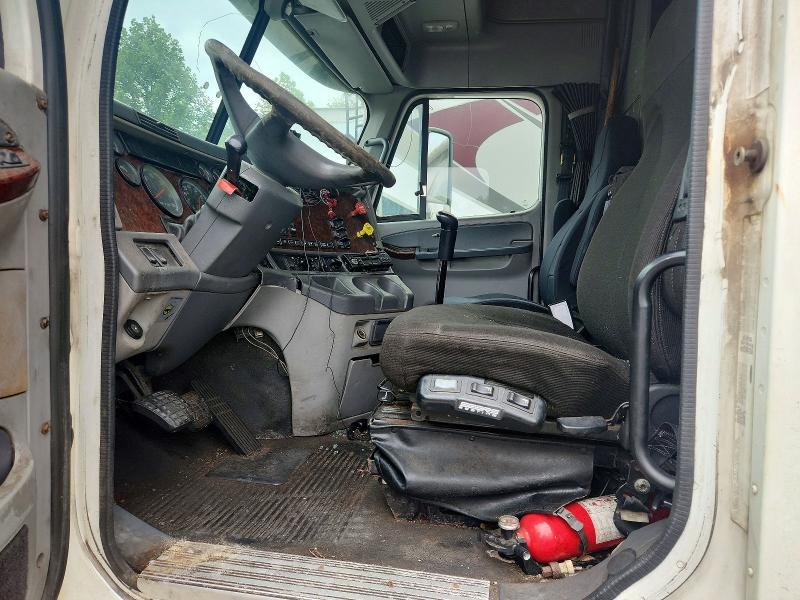 Продажа на аукционе авто 2006 Freightliner Cst120, vin: 1FUJBBCK86LU40264, номер лота: 66848856