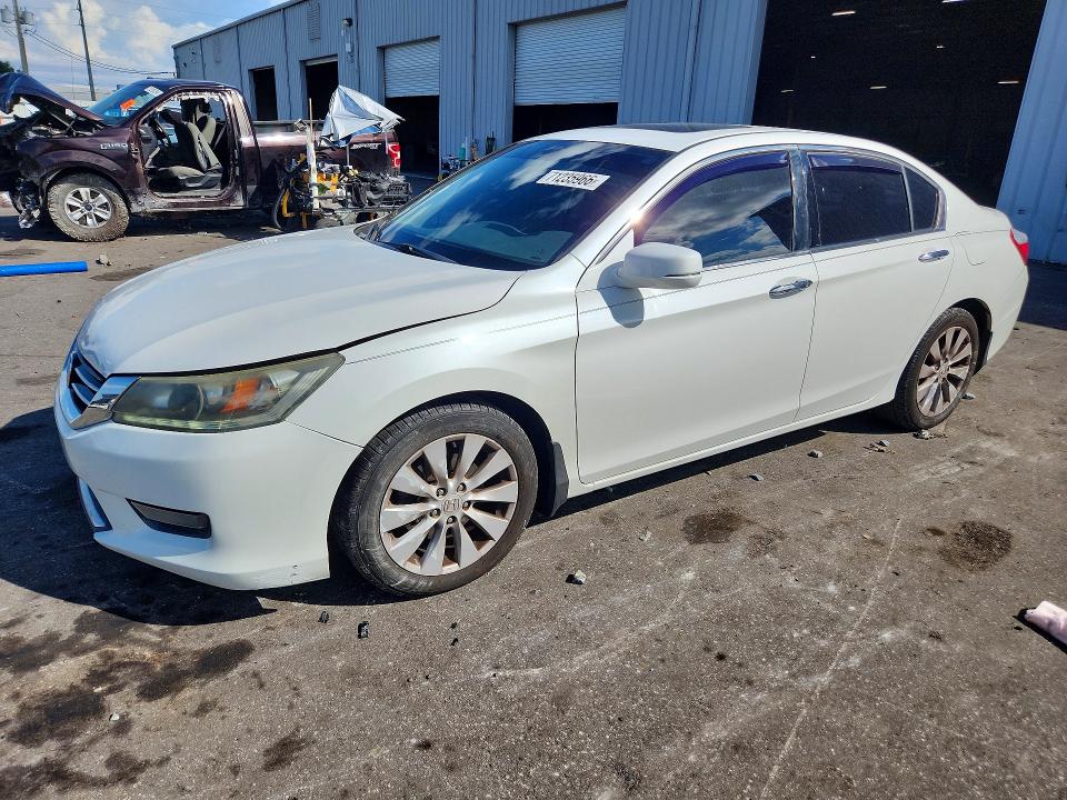 71235966 :رقم المزاد ، 1HGCR3F85FA015311 vin ، 2015 Honda Accord مزاد بيع