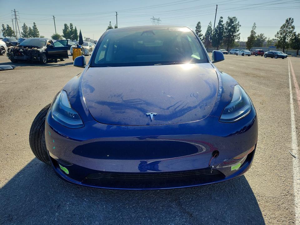 69824486 :رقم المزاد ، 7SAYGAEE7PF858699 vin ، 2023 Tesla Model Y مزاد بيع