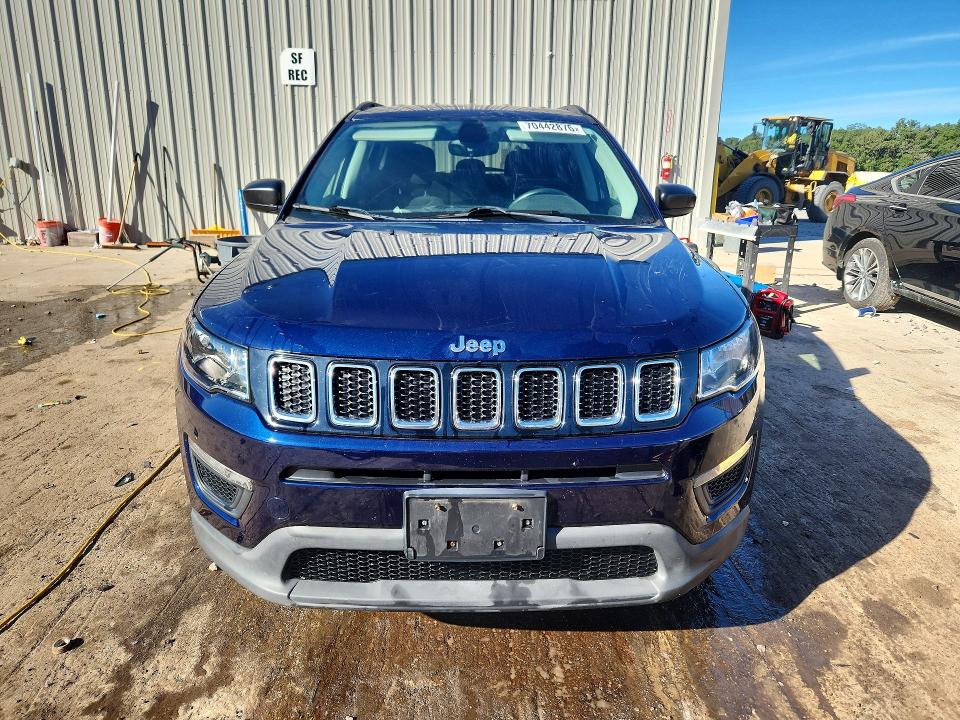 70442876 :رقم المزاد ، 3C4NJDAB6JT126717 vin ، 2018 Jeep Compass مزاد بيع