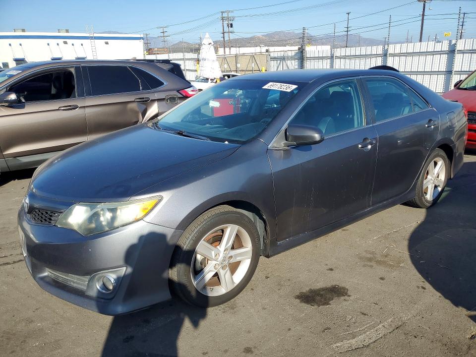 69178236 :رقم المزاد ، 4T1BF1FK9EU445872 vin ، 2014 Toyota Camry مزاد بيع