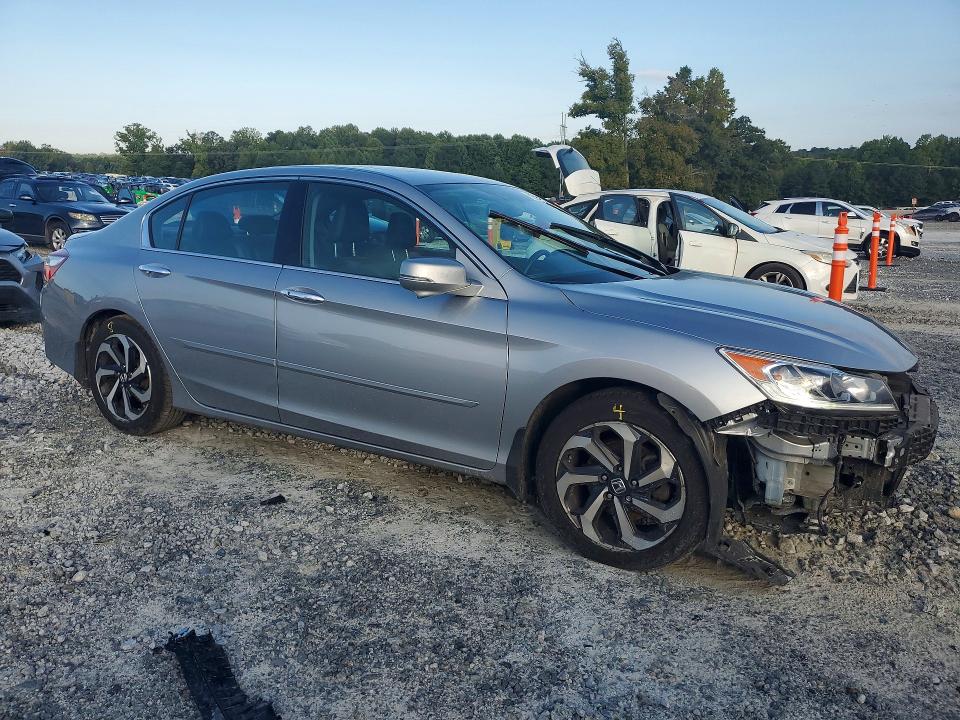 67865276 :رقم المزاد ، 1HGCR3F83HA033678 vin ، 2017 Honda Accord مزاد بيع