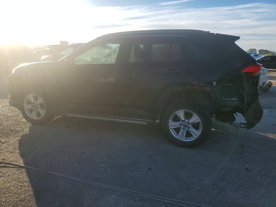 Auction sale of the 2019 Toyota Rav4, vin: 2T3R1RFV8KW002394, lot number: 69876866