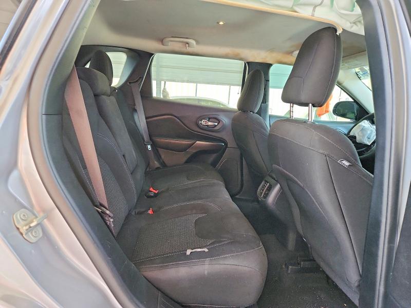 67591876 :رقم المزاد ، 1C4PJLCB8LD614298 vin ، 2020 Jeep Cherokee مزاد بيع