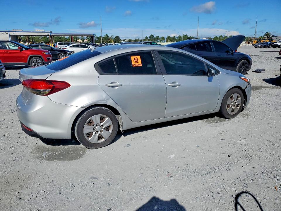 2017 Kia Forte მანქანა იყიდება აუქციონზე, vin: 3KPFK4A79HE090677, აუქციონის ნომერი: 69746626