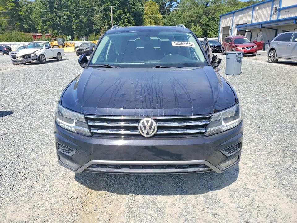 68642166 :رقم المزاد ، 3VV2B7AX2JM029698 vin ، 2018 Volkswagen Tiguan مزاد بيع
