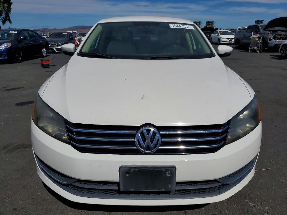 70543646 :رقم المزاد ، 1VWBT7A35FC063603 vin ، 2015 Volkswagen Passat مزاد بيع