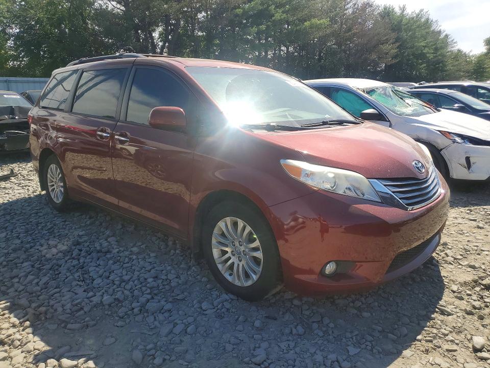 2017 Toyota Sienna მანქანა იყიდება აუქციონზე, vin: 5TDYZ3DC8HS831575, აუქციონის ნომერი: 68499126
