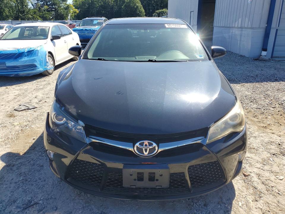 65166006 :رقم المزاد ، 4T1BF1FK9HU435167 vin ، 2017 Toyota Camry مزاد بيع
