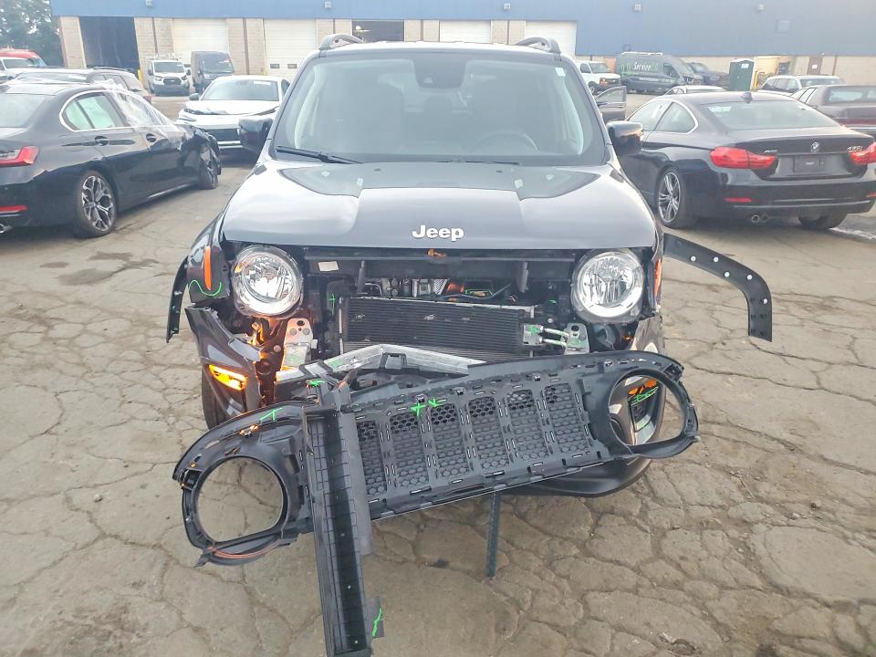 67913046 :رقم المزاد ، ZACNJDD1XNPN63679 vin ، 2022 Jeep Renegade مزاد بيع