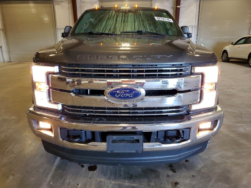 68795146 :رقم المزاد ، 1FT7X2B63HEE26061 vin ، 2017 Ford F250 مزاد بيع