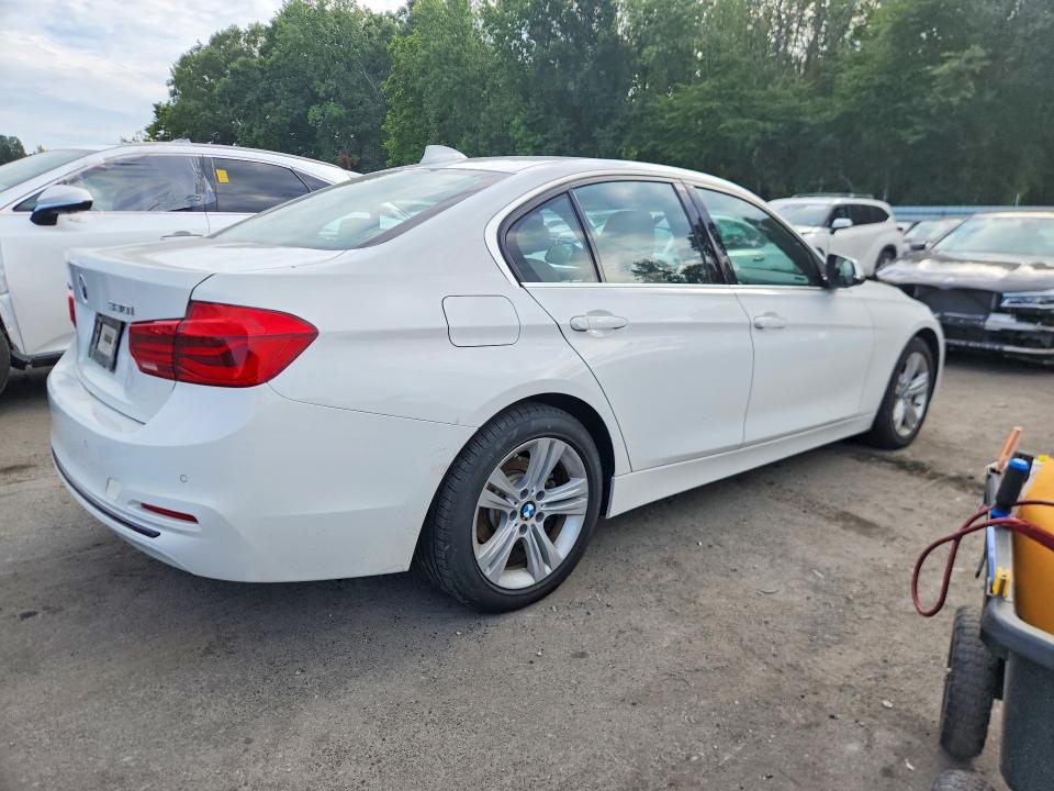 67442046 :رقم المزاد ، WBA8D9G33HNU64830 vin ، 2017 Bmw 330 مزاد بيع