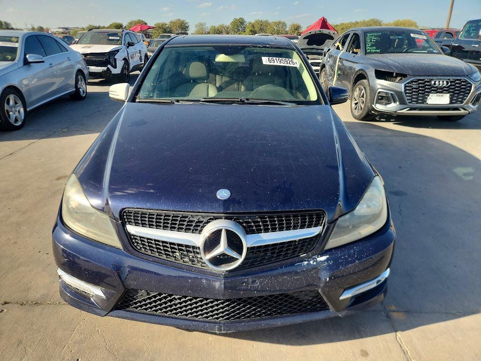 2013 Mercedes-benz C მანქანა იყიდება აუქციონზე, vin: WDDGF8AB6DR242200, აუქციონის ნომერი: 69195926